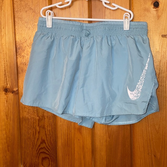 Nike Running Dri-FIT Swoosh mid-rise brief-lined shorts in pale blue size medium - Picture 5 of 11